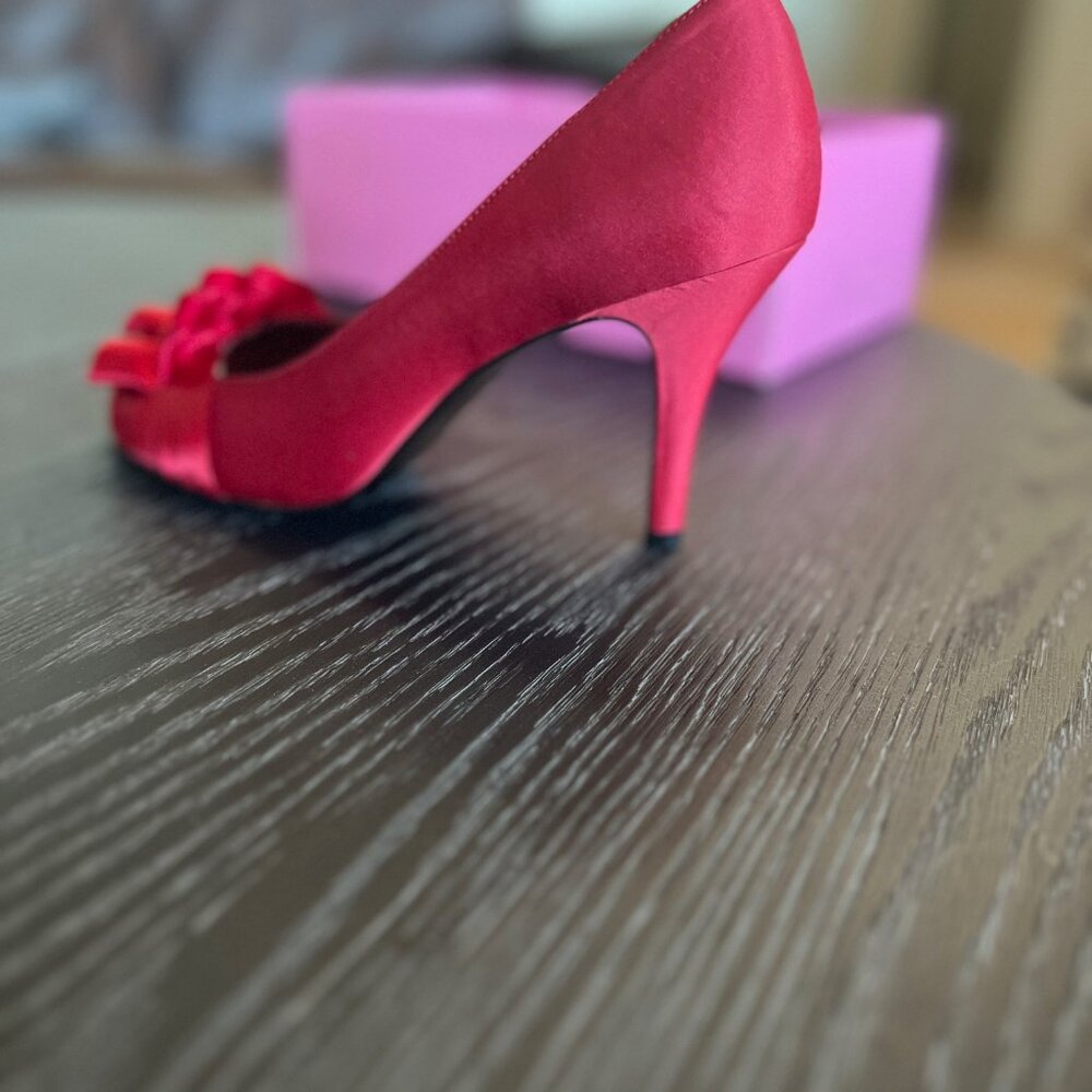 Never Worn Touch of Nina Red Satin Peep Toe Heels * Women's Size 8M - Picture 5 of 8